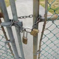 GasGun - Lock is intertwined between two ends of the gates.